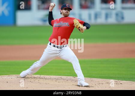 Cleveland, Ohio, 27. September 2023. Cleveland, Ohio, 27. September 2023. Cleveland Guardians Shane Bieber (57) spielt im ersten Inning gegen die Cincinnati Reds im Progressive Field in Cleveland, Ohio, am Mittwoch, den 27. September 2023. Foto von Aaron Josefczyk/UPI Stockfoto