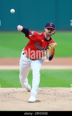 Cleveland, Ohio, 27. September 2023. Cleveland, Ohio, 27. September 2023. Cleveland Guardians Shane Bieber (57) spielt im ersten Inning gegen die Cincinnati Reds im Progressive Field in Cleveland, Ohio, am Mittwoch, den 27. September 2023. Foto von Aaron Josefczyk/UPI Stockfoto