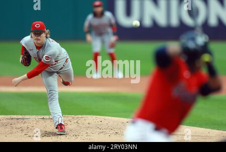 Cleveland, Ohio, 27. September 2023. Cleveland, Ohio, 27. September 2023. Cincinnati Reds Andrew Abbott (41) spielt am Mittwoch, den 27. September 2023, gegen Cleveland Guardians Jose Ramirez (11) im ersten Inning auf dem Progressive Field in Cleveland, Ohio. Foto von Aaron Josefczyk/UPI Stockfoto