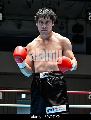 Eigoro Akai posiert nach dem Sieg des East Japan Rookie of the Year Turniers im Mittelgewicht 2023 im Halbfinale durch einen Achtelfinale-TKO in der Korakuen Hall in Tokio, Japan, am 15. September 2023. (Foto: Hiroaki Finito Yamaguchi/AFLO) Stockfoto