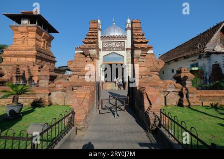 Kudus, Indonesien - 24. September 2023: Masjid Menara Kudus. Architektur der heiligen Turmmoschee Stockfoto