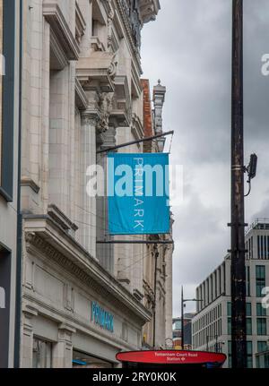 London, Großbritannien - 8. Mai 2023 : das Äußere des Primark Stores in London. Primark Stores Limited ist ein irischer, multinationaler Fast-Fashion-Einzelhändler mit Hauptsitz in Irland Stockfoto