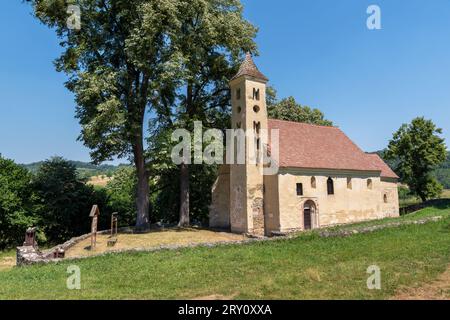 Sarlos Boldogasszony römisch-katholische Kirche in Manfa, Ungarn Stockfoto