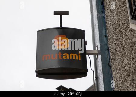 Bordeaux , Frankreich - 09 22 2023 : mutami Logo Marke und Textzeichen auf Geschäft Versicherung Büro Wand Fassadenladen Französisch Gegenseitigkeitsagentur Stockfoto