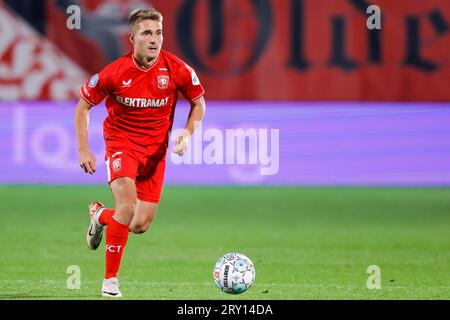 ENSCHEDE, NIEDERLANDE - SEPTEMBER 27: Michal Sadilek (FC Twente) kontrolliert den Ball während des Eredivisie-Spiels des FC Twente und Vitesse in de Grolsch Stockfoto