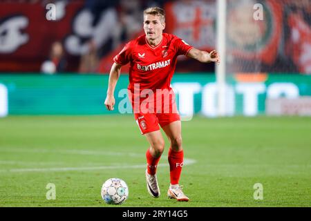 ENSCHEDE, NIEDERLANDE - SEPTEMBER 27: Michal Sadilek (FC Twente) kontrolliert den Ball während des Eredivisie-Spiels des FC Twente und Vitesse in de Grolsch Stockfoto