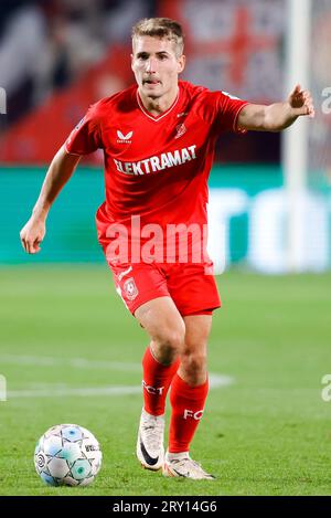 ENSCHEDE, NIEDERLANDE - SEPTEMBER 27: Michal Sadilek (FC Twente) kontrolliert den Ball während des Eredivisie-Spiels des FC Twente und Vitesse in de Grolsch Stockfoto