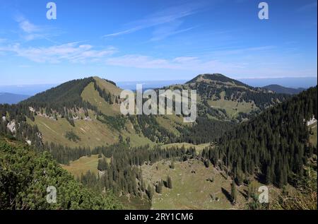 Wallberg, Bayern, Deutschland 27. September 2023: Hier der Blick auf den Setzberg li. Und dem Wallberg Re. *** Wallberg,Bayern, Deutschland 27 September 2023 hier der Blick auf den Setzberg li und den Wallberg r Stockfoto