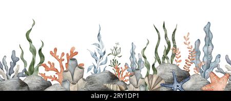 Nahtlose Grenze des Meeres Pebbles, Meereskorallen, Seesterne, Algen. Handgezeichnete Aquarellillustration. Marine, tropische Kollektion als Souvenir Stockfoto