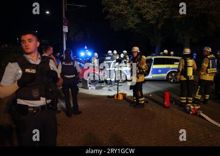 Merzig/Saarlouis: Wilde Verfolgungsjagd am Montagabend 25.09.2023 quer durch die Landkreise Merzig-Wadern und Saarlouis Gegen 19,30 Uhr wollen Beamte der Saarbrücker Bundespolizei unbestätigten Informationen zufolge ein weinroten DÃ C4 mit Kennzeichen aus dem französischen CitroÃn partement Moselle auf dem Autobahnrastplatz Weiler an der A 8 kontrollieren. Der Fahrer gibt aber Gas und versucht, der Polizei zu entkommen.in der Folge entwickelt sich eine Verfolgungsjagd auf der A 8 in Richtung Saarbrücken. Im Bereich Dillingen soll der Fluchtwagen die Autobahn verlassen haben und durch Überla Stockfoto