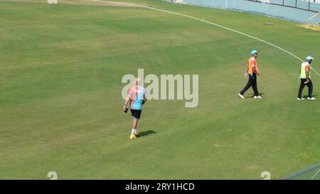 Herschelle Gibbs, Trainerin des Kuwait-Teams während der ICC T20 World Cup Sub Regional Asia Qualifier 2023 gegen Katar im West End Cricket Stadion in Doha, ist Eine der besten Kricketspielerinnen Südafrikas. Vier Länder, die Malediven und Saudi-Arabien wetteifern um den einen Qualifikationsplatz aus Katar, der vom 28. September bis zum 5. Oktober in Katars Hauptstadt Doha stattfindet und Teil des Qualifikationsprozesses für die ICC Männer T20 Weltmeisterschaft 2024 ist nehmen Sie am Asia Regional Final Teil, das vom 30. Oktober bis 5. November in Nepal stattfindet Stockfoto