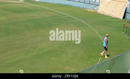 Herschelle Gibbs, Trainerin des Kuwait-Teams während der ICC T20 World Cup Sub Regional Asia Qualifier 2023 gegen Katar im West End Cricket Stadion in Doha, ist Eine der besten Kricketspielerinnen Südafrikas. Vier Länder, die Malediven und Saudi-Arabien wetteifern um den einen Qualifikationsplatz aus Katar, der vom 28. September bis zum 5. Oktober in Katars Hauptstadt Doha stattfindet und Teil des Qualifikationsprozesses für die ICC Männer T20 Weltmeisterschaft 2024 ist nehmen Sie am Asia Regional Final Teil, das vom 30. Oktober bis 5. November in Nepal stattfindet Stockfoto