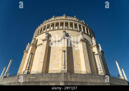 Die Gedenkstätte Befreiungshalle auf dem Michelsberg in Kelheim, Niederbayern, Bayern, Deutschland | das neoklassizistische Denkmal Befreiungshalle oder Ha Stockfoto