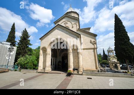 Außenansicht der Fassade der historischen Kashueti St. George Church. In Tiflis, Georgien, Europa. Stockfoto