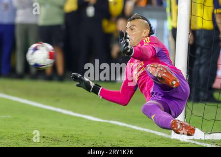 Tigres Torhüter Nahuel Guzmán (1) wird während des Campeones Cup zwischen dem Los Angeles FC und Tigres UANL im BMO Stadion in Aktion gesehen. Tigres UANL gewann 4-2 im Elfmeterschießen. Stockfoto