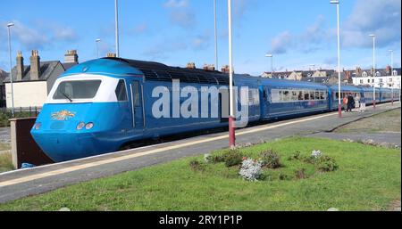 Der Midland Pullman Hochgeschwindigkeitszug am Bahnhof Llandudno in Nordwales kam mit einer Bahnfahrt von Plymouth an. Stockfoto