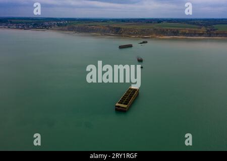 Frankreich, Normandie, Arromanches-les-Bains, Basse-Normandie, Calvados. Der Mulberry Port. Der künstliche Hafen von Arromanches Stockfoto