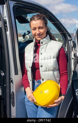 Junger, brünetter Eigenunternehmer Stockfoto