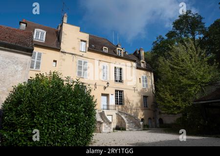 Daubigny Museum im Herrenhaus Colombières. Es beherbergt eine Sammlung von Gemälden von Daubigny, einer der Vorläufer des Impressionismus Stockfoto