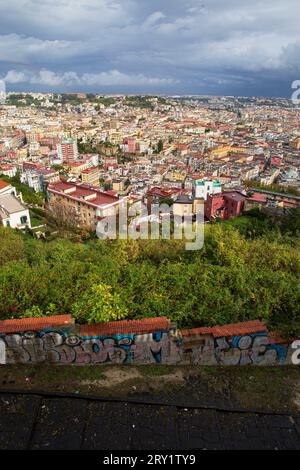 Italien, Kampanien, Neapel, Blick von der Spitze des Vomero-Hügels, November 2021. Stockfoto
