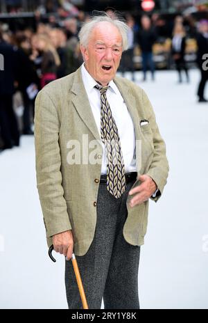 Aktenfoto vom 09/18 von Sir Michael Gambon, der zur Weltpremiere des King of Thieves im Vue West End, Leicester Square, London ankommt. Schauspieler Sir Michael Gambon ist im Alter von 82 Jahren friedlich im Krankenhaus gestorben, sagte seine Familie. Ausgabedatum: Mittwoch, 12. September 2018. Stockfoto