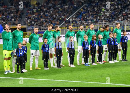 Milano, Italien. 27. September 2023. Die Spieler von Sassuolo treten für das Spiel Der Serie A zwischen Inter und Sassuolo in Giuseppe Meazza in Mailand an. (Foto: Gonzales Photo - Tommaso Fimiano). Stockfoto