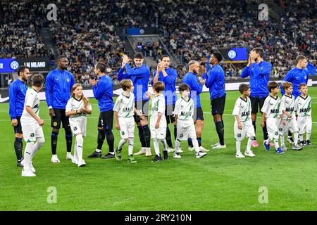 Milano, Italien. 27. September 2023. Die Spieler von Inter treten für das Spiel Der Serie A zwischen Inter und Sassuolo in Giuseppe Meazza in Mailand an. (Foto: Gonzales Photo - Tommaso Fimiano). Stockfoto