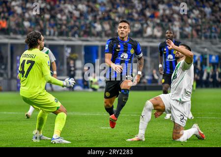 Milano, Italien. 27. September 2023. Lautaro Martinez (10) von Inter während des Spiels der Serie A zwischen Inter und Sassuolo bei Giuseppe Meazza in Mailand. (Foto: Gonzales Photo - Tommaso Fimiano). Stockfoto