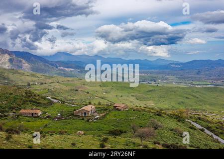 Einer der Startpunkte für den Aufstieg zum Vulkan Ätna auf der Insel Sizilien, Italien Stockfoto