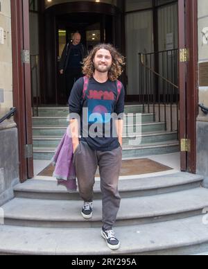 28. September 2023, London, England, Vereinigtes Königreich: Just Stop Oil Aktivist JACOB BOURNE verlässt City of London Magistratesâ€™ Court nach dem Prozess. (Bild: © Tayfun Salci/ZUMA Press Wire) NUR REDAKTIONELLE VERWENDUNG! Nicht für kommerzielle ZWECKE! Stockfoto