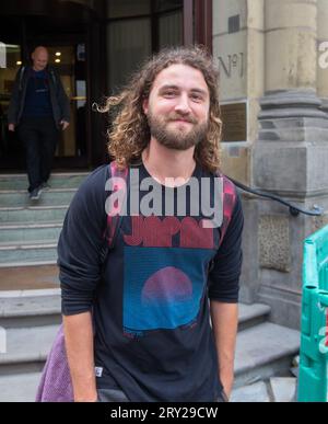 28. September 2023, London, England, Vereinigtes Königreich: Just Stop Oil Aktivist JACOB BOURNE verlässt City of London Magistratesâ€™ Court nach dem Prozess. (Bild: © Tayfun Salci/ZUMA Press Wire) NUR REDAKTIONELLE VERWENDUNG! Nicht für kommerzielle ZWECKE! Stockfoto