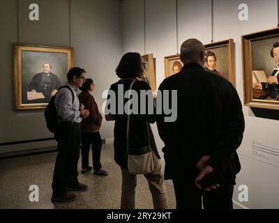 Einweihung des dritten Ausstellungsprojekts des Jahres in der Accademia Carrara mit einem Konzert in Anwesenheit des Bürgermeisters Giorgio Gori. Ein Wechsel zwischen Wahrheit und Darstellung zwischen Malerei und Musik. Stockfoto