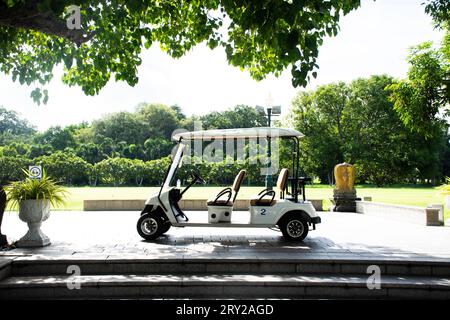 4 Rad Antrieb Golf Karren für den Transport Stockfotografie - Alamy