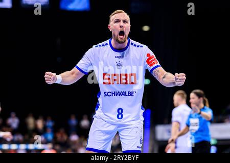 25. September 2023, Baden-Württemberg, Stuttgart: Handball: 1. Bundesliga, Männer, Saison 2023/2024, TVB Stuttgart - VfL Gummersbach, Porsche Arena. Gummersbachs Lukas Blohme jubelt zu. Foto: Tom Weller/dpa Stockfoto