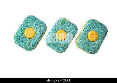 Tabletten zum Waschen von Geschirr in der Spülmaschine auf weißem Hintergrund. Hochwertige Fotos Stockfoto