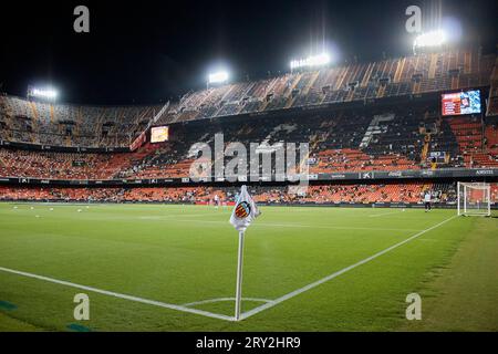 Valencia, Spanien. September 2023 27. Mestalla-Stadionansicht während des La-Liga-Spiels zwischen Valencia CF und Real Sociedad am 27. September im Mestalla-Stadion in Valencia Spanien. (Foto: Jose Torres/PRESSINPHOTO) Credit: PRESSINPHOTO SPORTS AGENCY/Alamy Live News Stockfoto