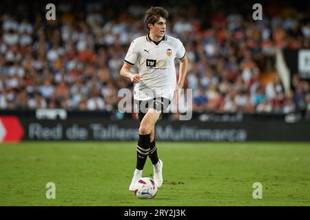 Valencia, Spanien. September 2023 27. Javi Guerra aus Valencia CF spielte während des La-Liga-Spiels zwischen Valencia CF und Real Sociedad am 27. September im Mestalla-Stadion in Valencia. (Foto: Jose Torres/PRESSINPHOTO) Credit: PRESSINPHOTO SPORTS AGENCY/Alamy Live News Stockfoto