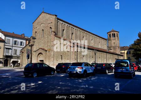 Italien, Acqui Terme, 04.09.2023 Acqui Terme ist eine Stadt in der Provinz Alessandria. Sie ist wegen ihrer heißen schwefelhaltigen Thermalquellen bekannt, von denen eine im Stadtzentrum liegt. Foto: Basilika San Pietro e Addolorata Italien-Acqui Terme, *** Italien, Acqui Terme, 04 09 2023 Acqui Terme ist eine Stadt in der Provinz Alessandria Sie ist bekannt für ihre heißen schwefelhaltigen Thermalquellen, eines davon befindet sich im Stadtzentrum Foto Basilika von San Pietro e Addolorata Italien Acqui Terme, Stockfoto