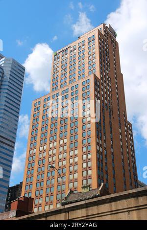 PITTSBURGH, USA - 29. JUNI 2013: Huntington Bancshares American Bank Holding Company unterzeichnet am Grant Building in Pittsburgh. Stockfoto