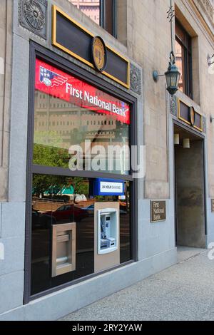PITTSBURGH, USA - 29. JUNI 2013: Erste Zweigstelle der Nationalbank in der Innenstadt von Pittsburgh. Die First National Bank wird von der in Pittsburgh ansässigen FNB Corporation betrieben. Stockfoto