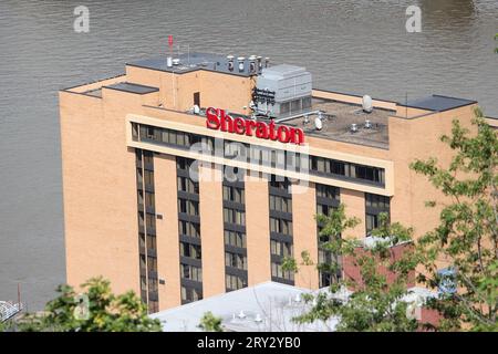 PITTSBURGH, USA - 29. JUNI 2013: Sheraton Hotel in Pittsburgh. Sheraton Hotels and Resorts ist Teil von Marriott International. Stockfoto