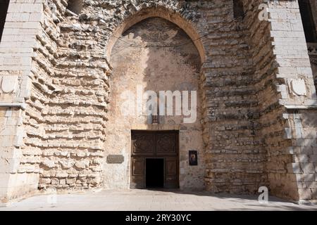 Eingang zur Basilika Maria Magdalena, Saint Maximin La Sainte Baume, Frankreich Stockfoto