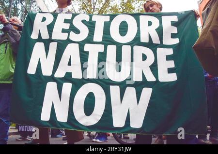 London, England, Großbritannien. September 2023 28. Demonstranten und Mitglieder von mehr als 40 Natur- und Umwelt-NRO versammelten sich vor dem DEFRA (Department for Environment, Food and Rural Affairs) und forderten die Regierung auf, die Natur wiederherzustellen, nachdem sie einen vernichtenden Bericht über den Zustand der britischen Natur vorgelegt hatten. (Bild: © Vuk Valcic/ZUMA Press Wire) NUR REDAKTIONELLE VERWENDUNG! Nicht für kommerzielle ZWECKE! Stockfoto