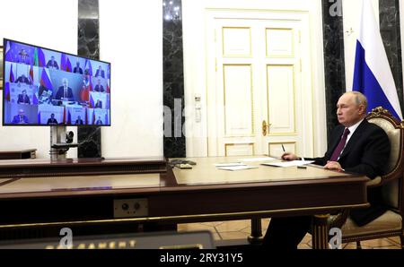 Moskau, Russland. September 2023 28. Der russische Präsident Wladimir Putin leitet am 28. September 2023 in Moskau eine Videokonferenz mit 26 neu gewählten Regionalführern aus dem Kreml. Kredit: Mikhail Metzel/Kreml Pool/Alamy Live News Stockfoto