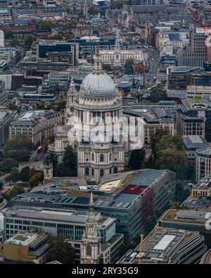 Der Blick auf St.. Paul's Catheral aus dem Horizon 22-Gebäude in Bishopsgate in London. Stockfoto