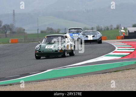 Scarperia, 2. April 2023: Porsche 911 ST des Jahres 1972 in Aktion während der Mugello Classic 2023 auf dem Mugello Circuit in Italien. Stockfoto