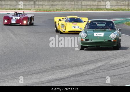 Scarperia, 2. April 2023: Porsche 911 ST des Jahres 1972 in Aktion während der Mugello Classic 2023 auf dem Mugello Circuit in Italien. Stockfoto