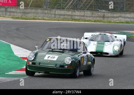 Scarperia, 2. April 2023: Porsche 911 ST des Jahres 1972 in Aktion während der Mugello Classic 2023 auf dem Mugello Circuit in Italien. Stockfoto