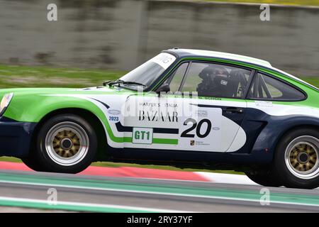 Scarperia, 2. April 2023: Porsche 911 Carrera RSR 3,0 des Jahres 1974 im Einsatz während der Mugello Classic 2023 auf dem Mugello Circuit in Italien. Stockfoto