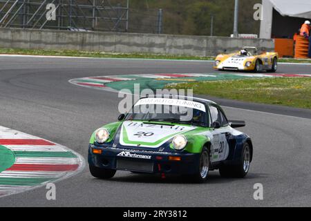 Scarperia, 2. April 2023: Porsche 911 Carrera RSR 3,0 des Jahres 1974 im Einsatz während der Mugello Classic 2023 auf dem Mugello Circuit in Italien. Stockfoto